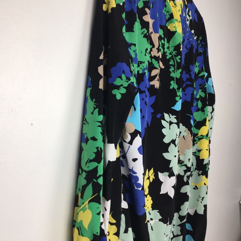 Dana Buchman Blouse. - Picture 3 of 8
